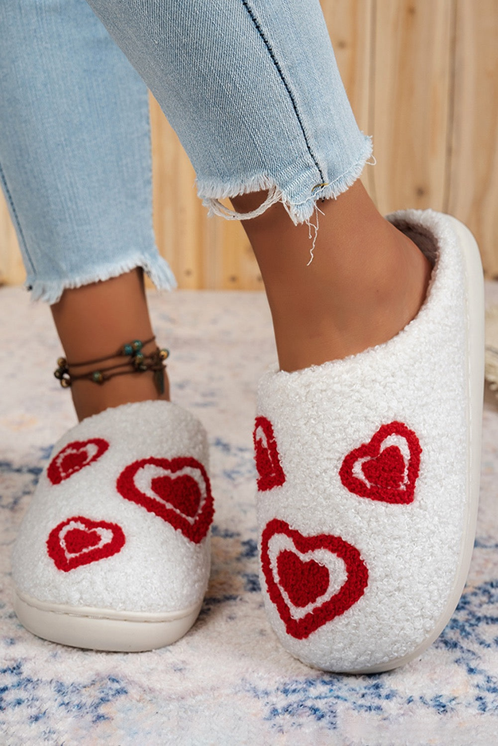 White Heart Shape Round Toe Plush Slippers