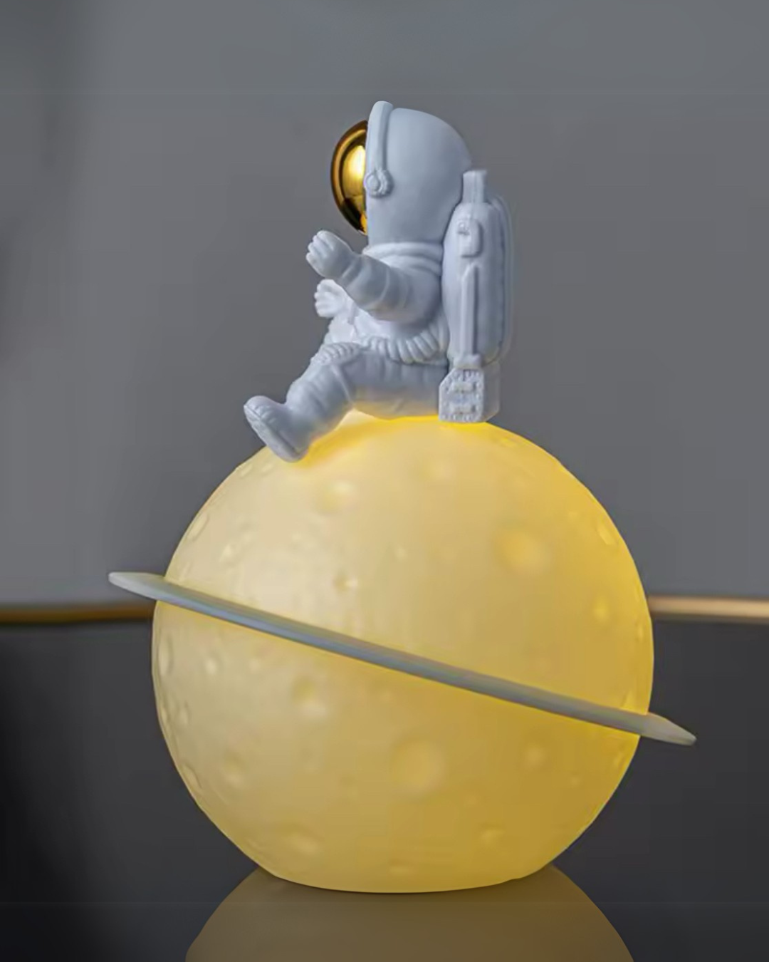 Astronaut Planet Table Lamp