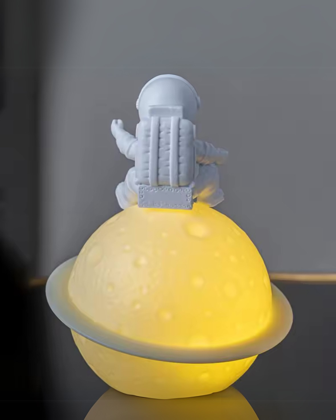 Astronaut Planet Table Lamp