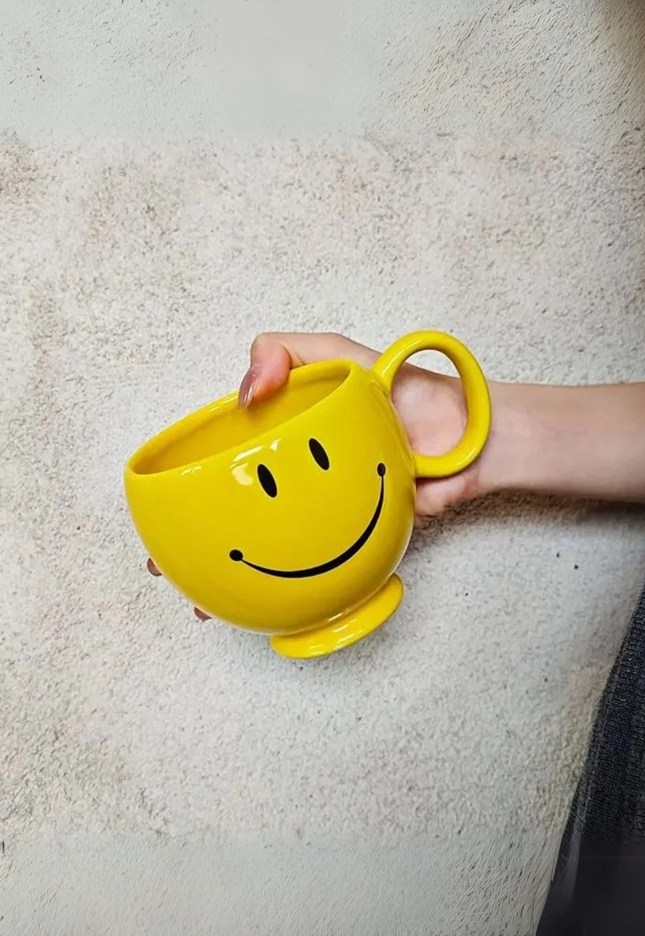 Happy Face Mug – Cheerful Yellow Coffee Mug